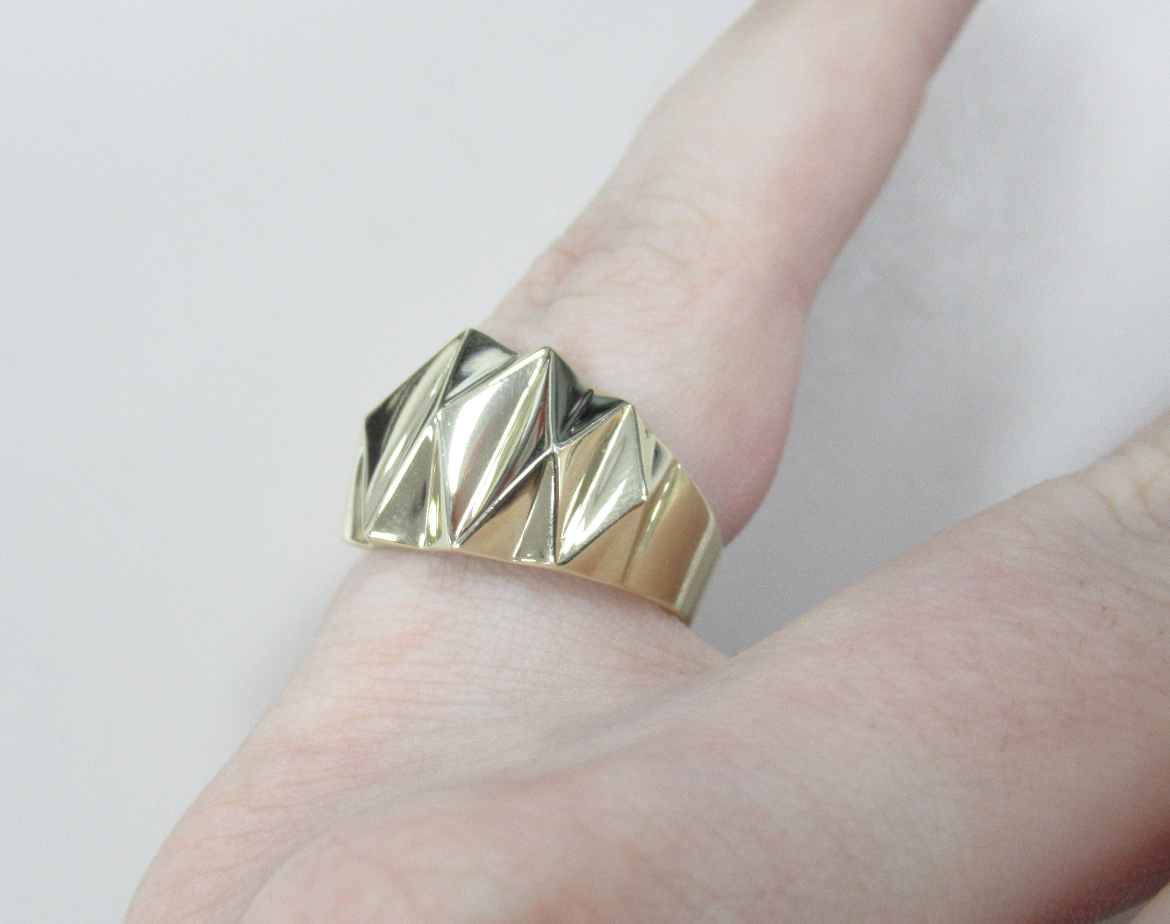 Кольцо из желтого золота